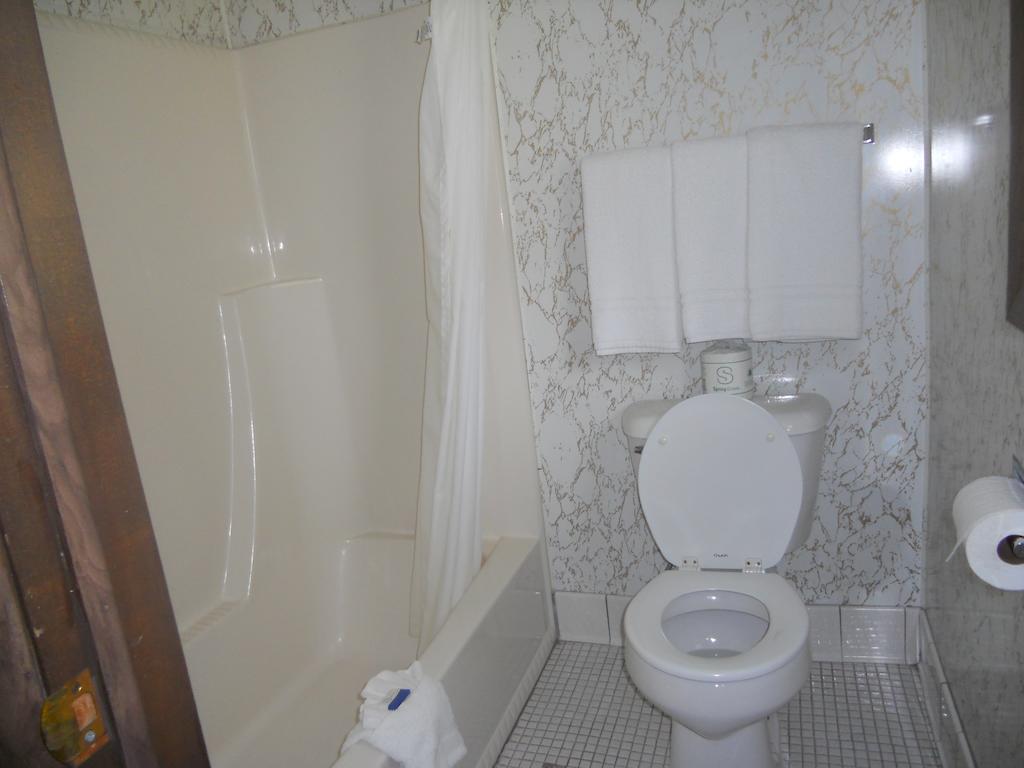 Harbor Inn Algoma Room photo