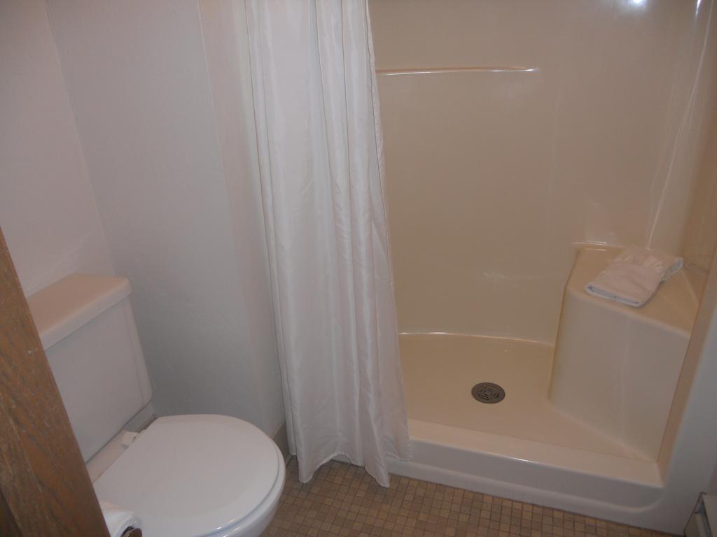 Harbor Inn Algoma Room photo